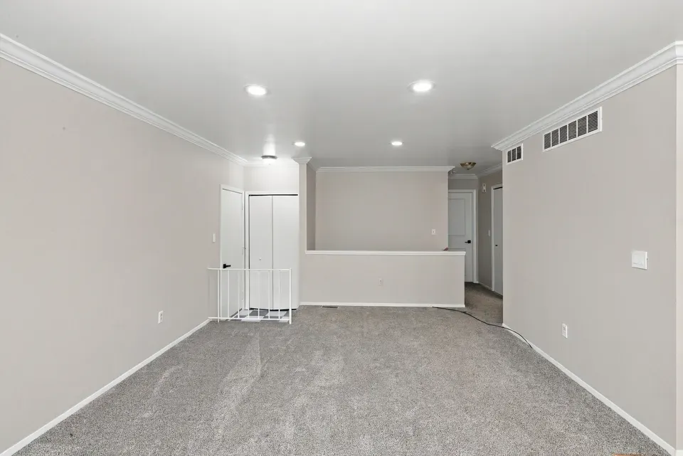 2 Bed 2 Bath Urban Residential Condo in Troy, MI - 5