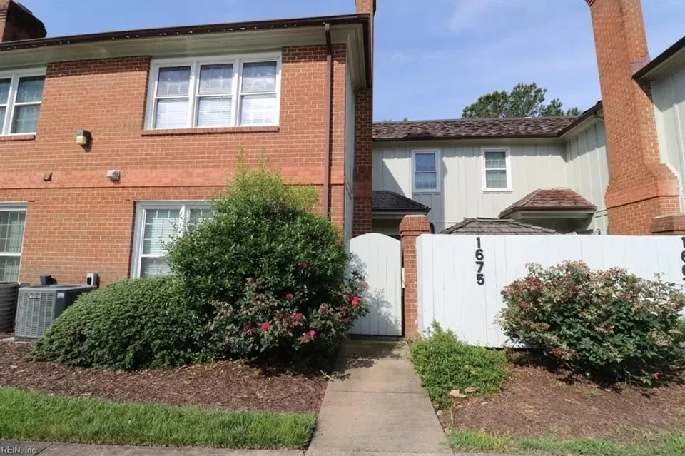 2 Bed 2 Bath Urban Residential Condo in Virginia Beach, VA