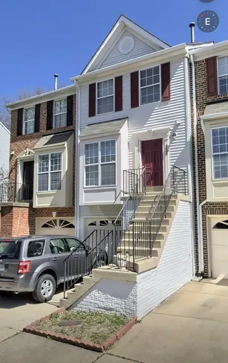 2 Bed 3 Bath Contemporary Multi-Level Townhome in Alexandria, VA