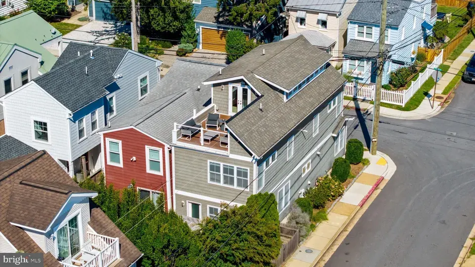 2 Bed 3 Bath Established Contemporary Home in Annapolis, MD
