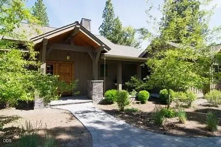 2 Bed 3 Bath Established Contemporary Home in Bend, OR