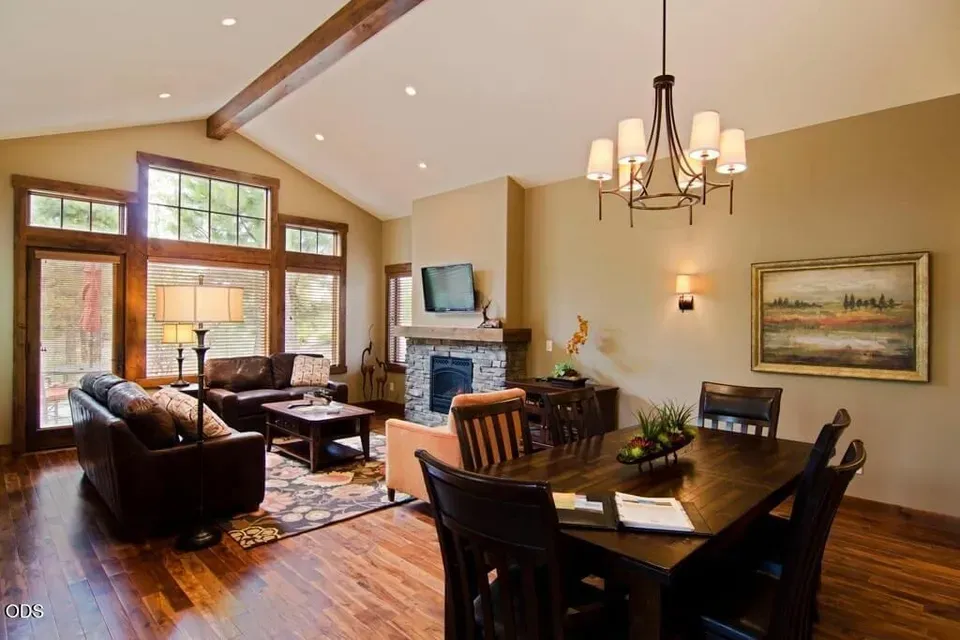 2 Bed 3 Bath Established Contemporary Home in Bend, OR - 2