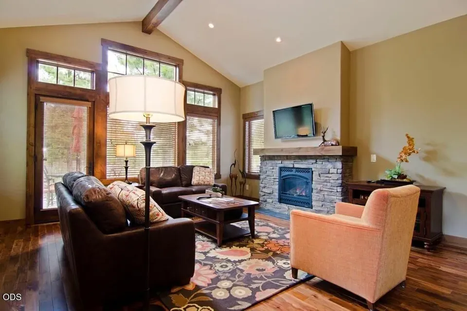 2 Bed 3 Bath Established Contemporary Home in Bend, OR - 3