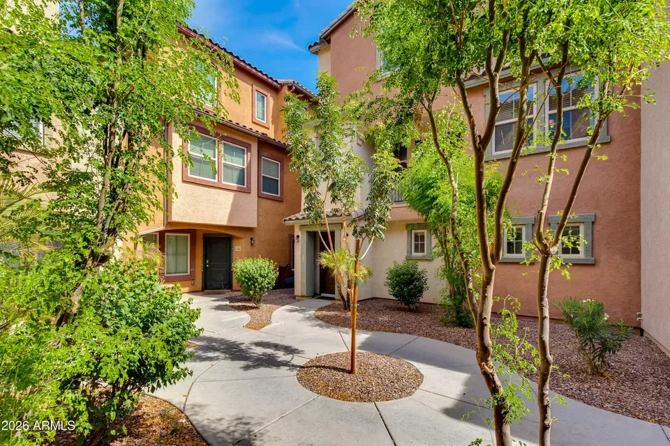 2 Bed 3 Bath Established Contemporary Home in Phoenix, AZ - 2