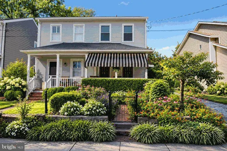2 Bed 3 Bath Established Multi-Level Townhouse in Annapolis, MD