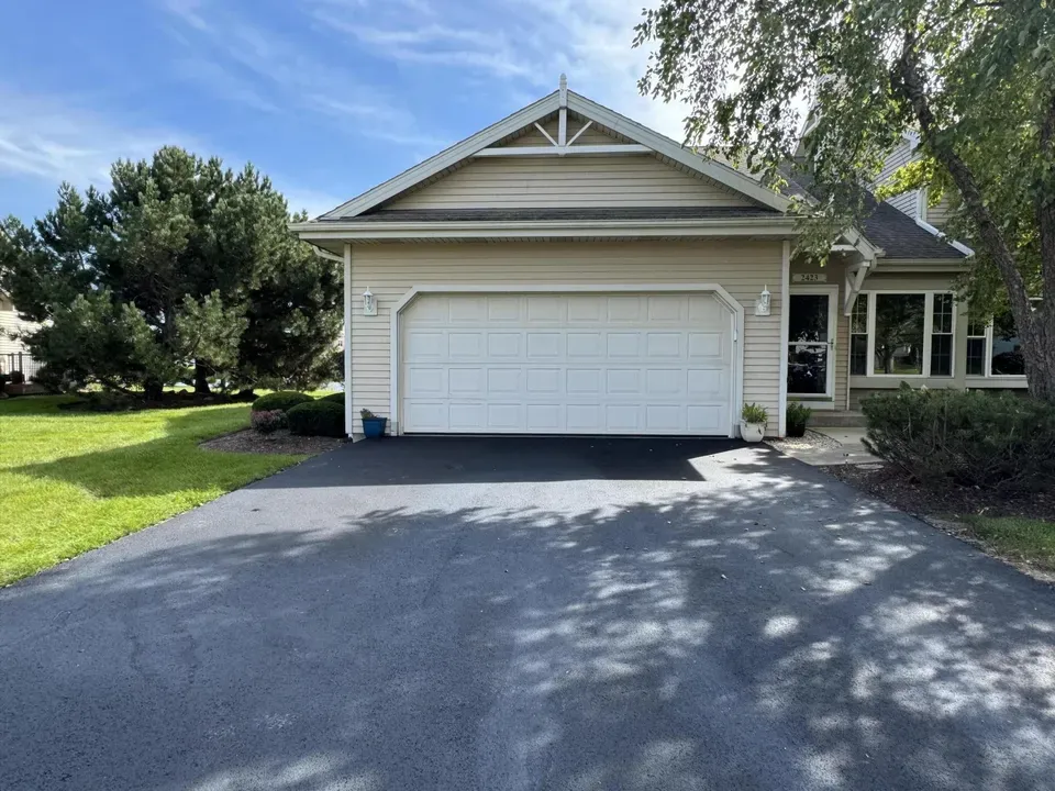 2 Bed 3 Bath Urban Residential Condo in Kenosha, WI