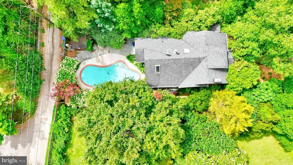 3 Bed 1 Bath Classic Historic Era Home in Baltimore, MD - 2