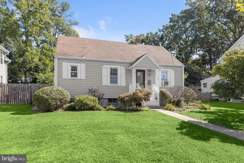3 Bed 1 Bath Classic Historic Era Home in Baltimore, MD - 2