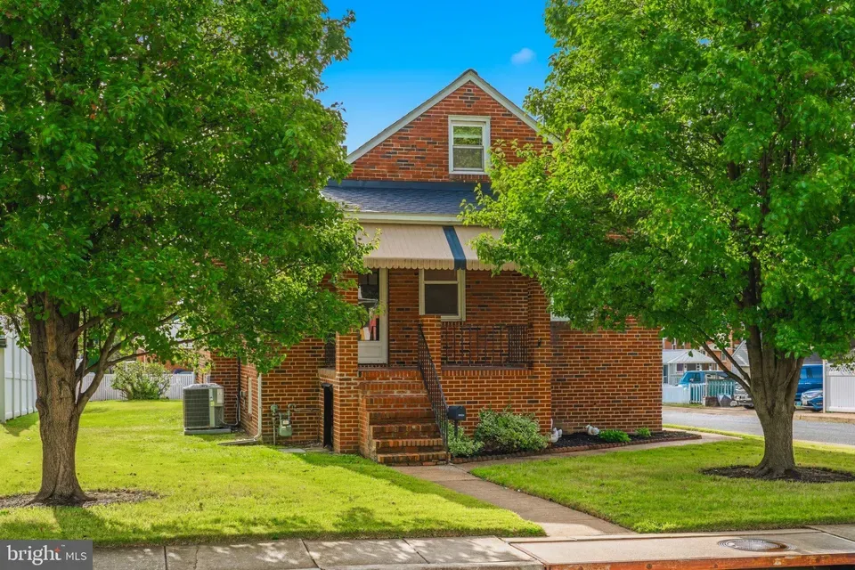 3 Bed 1 Bath Classic Historic Era Home in Baltimore, MD