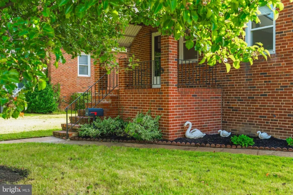 3 Bed 1 Bath Classic Historic Era Home in Baltimore, MD - 2