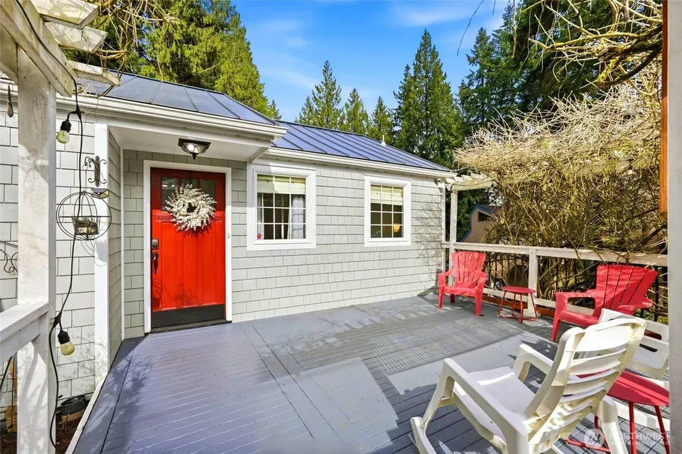 3 Bed 1 Bath Classic Historic Era Home in Bellevue, WA - 2