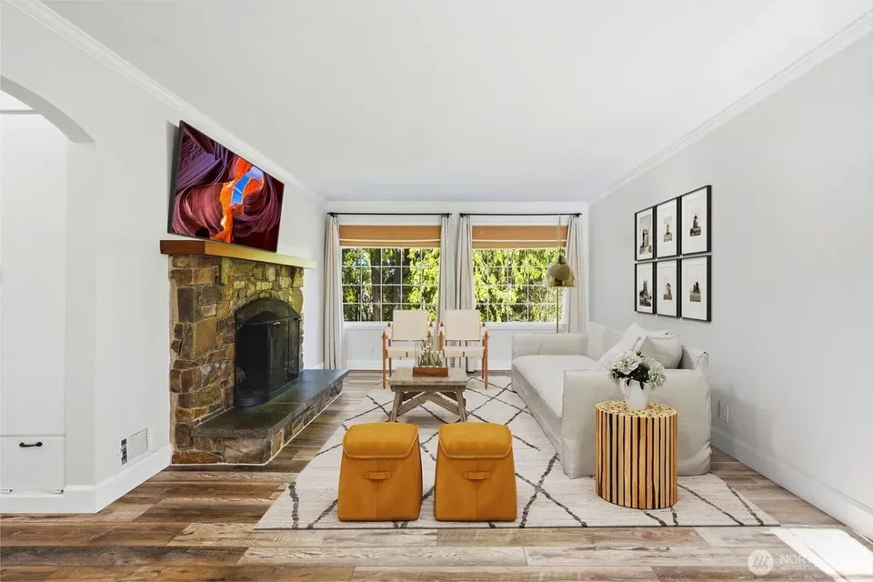 3 Bed 1 Bath Classic Historic Era Home in Bellevue, WA - 4
