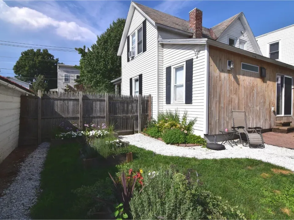 3 Bed 1 Bath Classic Historic Era Home in Burlington, VT - 2