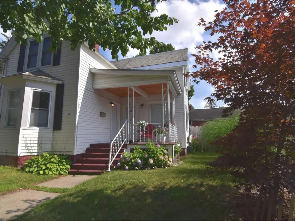 3 Bed 1 Bath Classic Historic Era Home in Burlington, VT - 5