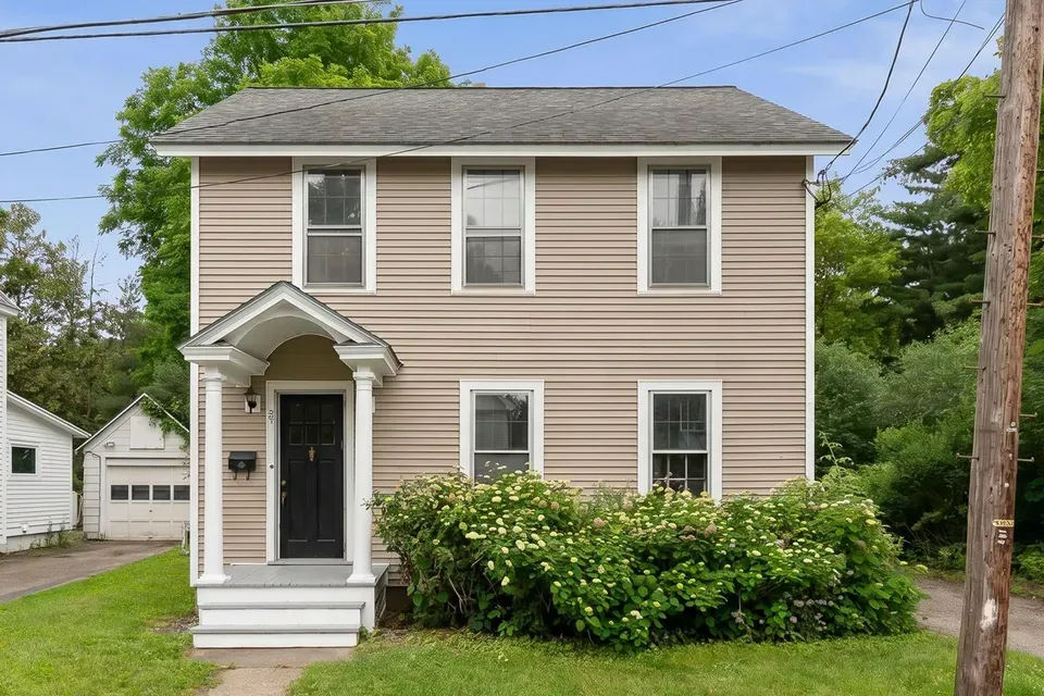3 Bed 1 Bath Classic Historic Era Home in Burlington, VT - 2