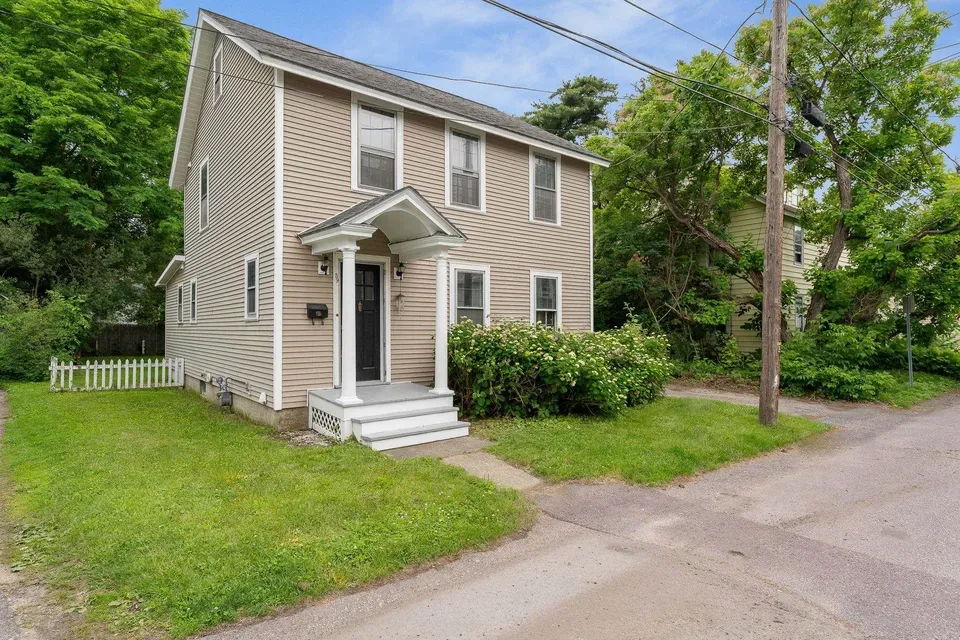 3 Bed 1 Bath Classic Historic Era Home in Burlington, VT - 3