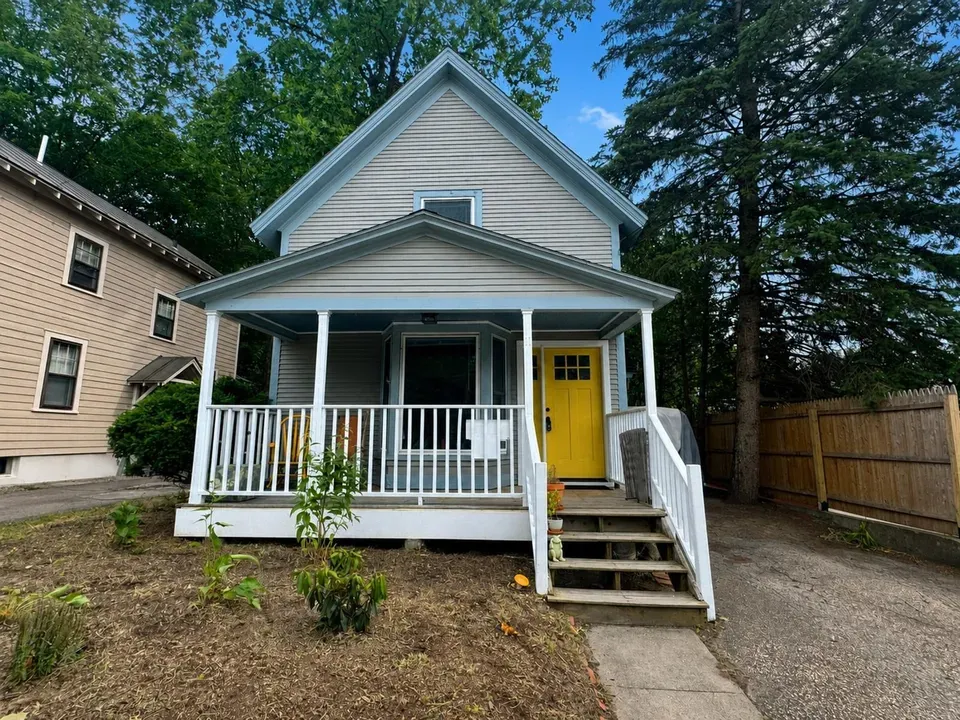 3 Bed 1 Bath Classic Historic Era Home in Burlington, VT - 1
