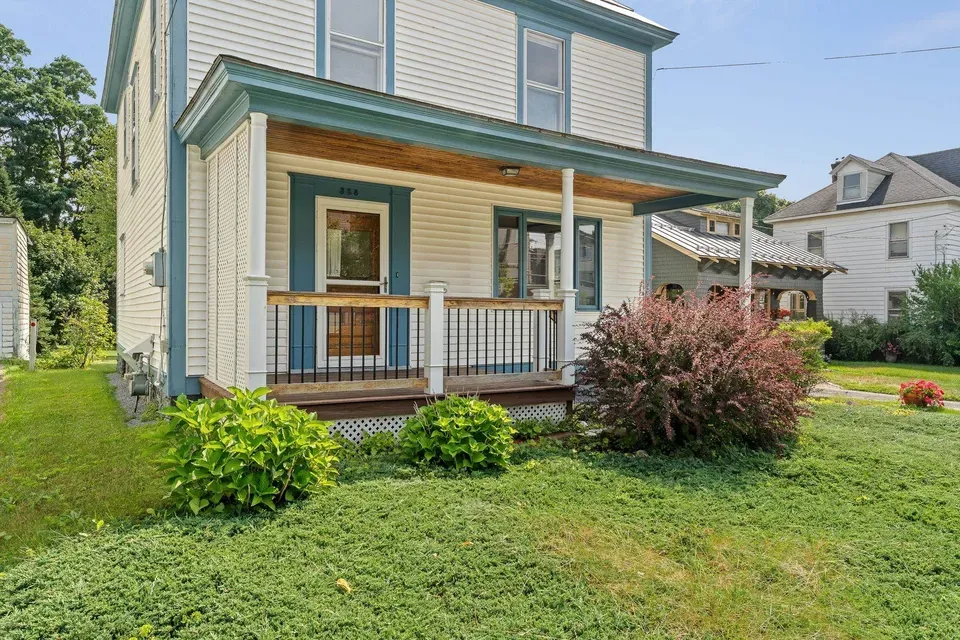 3 Bed 1 Bath Classic Historic Era Home in Burlington, VT - 1