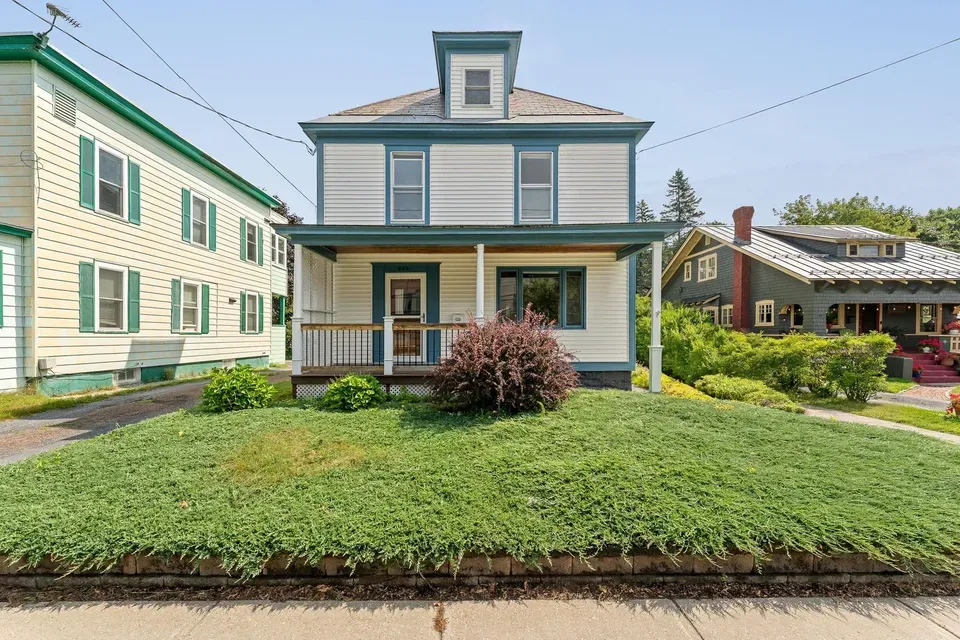 3 Bed 1 Bath Classic Historic Era Home in Burlington, VT - 3