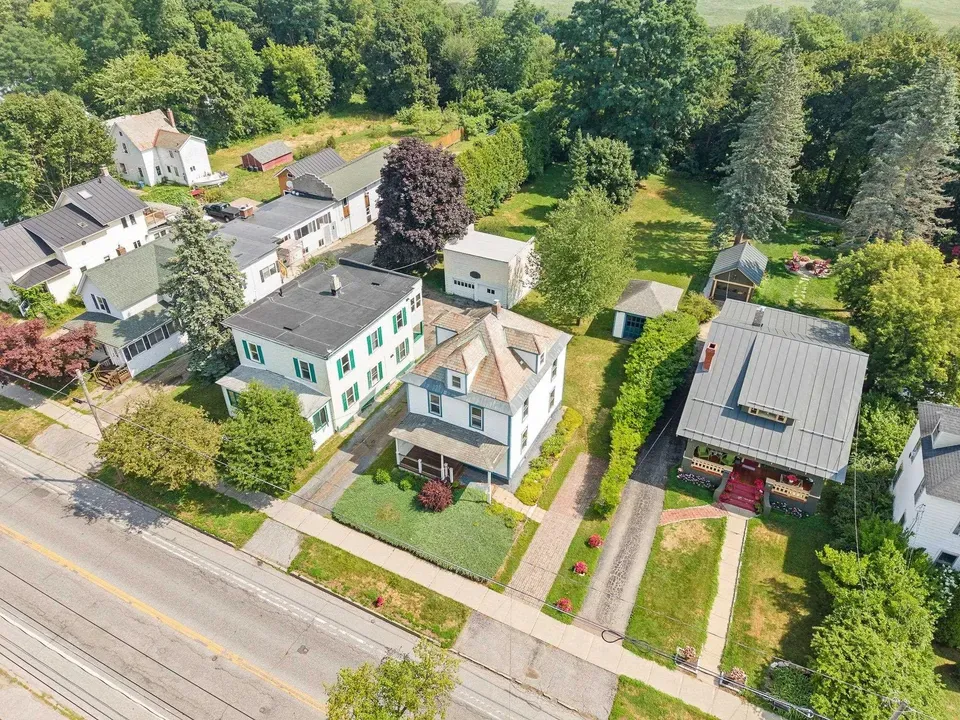 3 Bed 1 Bath Classic Historic Era Home in Burlington, VT - 4