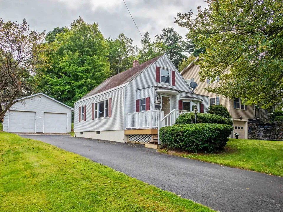3 Bed 1 Bath Classic Historic Era Home in Burlington, VT - 2