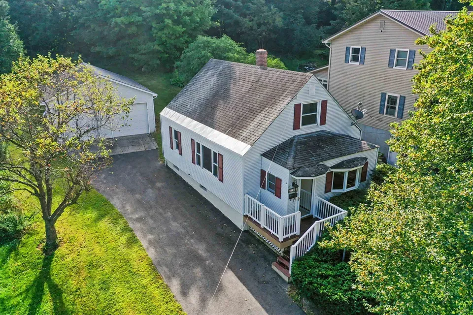 3 Bed 1 Bath Classic Historic Era Home in Burlington, VT - 4