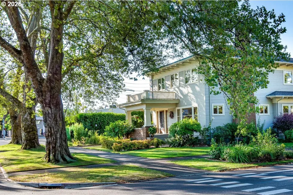 3 Bed 1 Bath Classic Historic Era Home in Corvallis, OR - 2