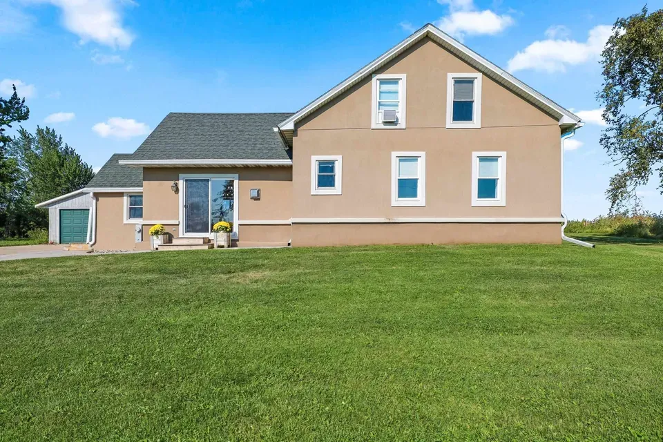 3 Bed 1 Bath Classic Historic Era Home in Green Bay, WI - 2
