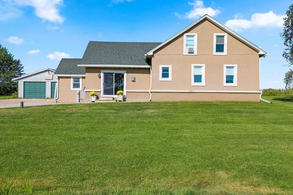 3 Bed 1 Bath Classic Historic Era Home in Green Bay, WI - 3