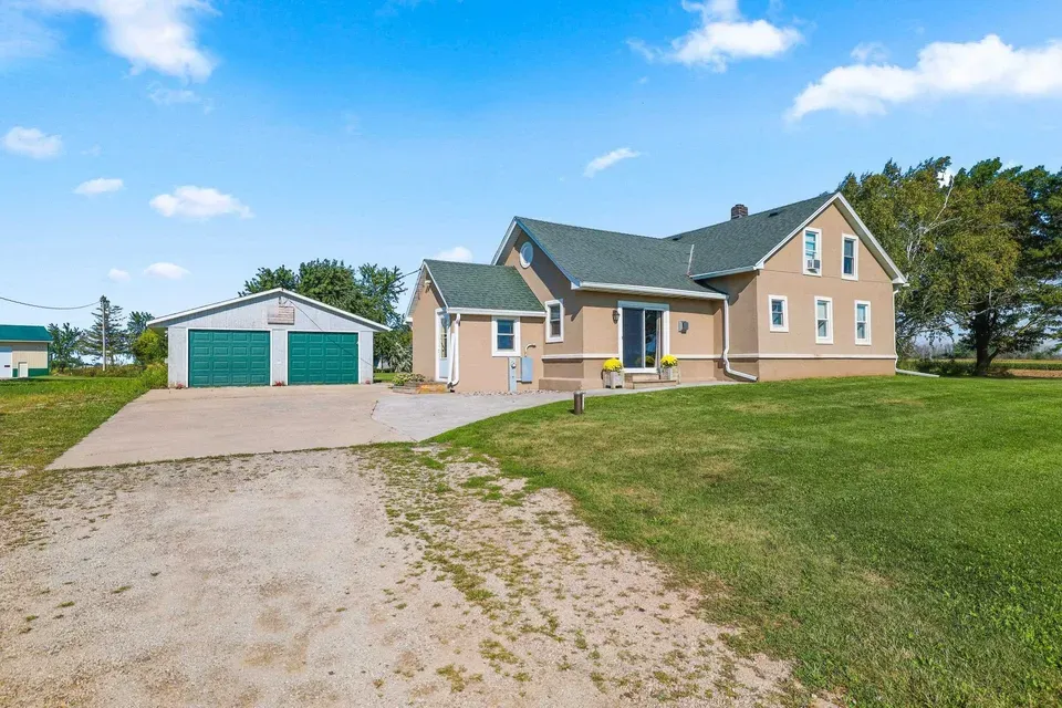 3 Bed 1 Bath Classic Historic Era Home in Green Bay, WI - 4
