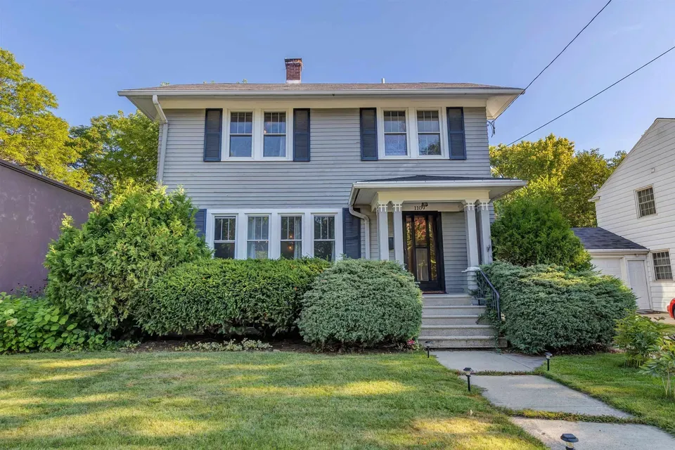 3 Bed 1 Bath Classic Historic Era Home in Green Bay, WI - 1