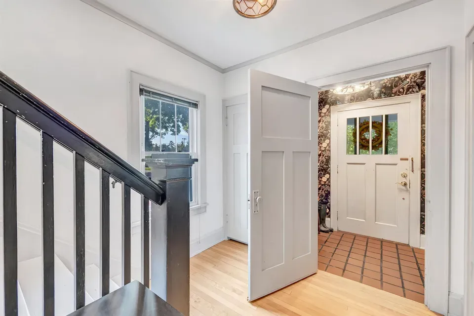 3 Bed 1 Bath Classic Historic Era Home in Green Bay, WI - 2