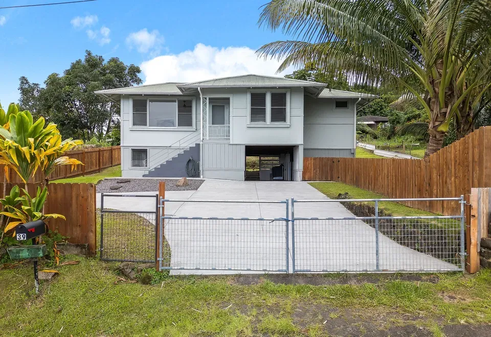 3 Bed 1 Bath Classic Historic Era Home in Hilo, HI