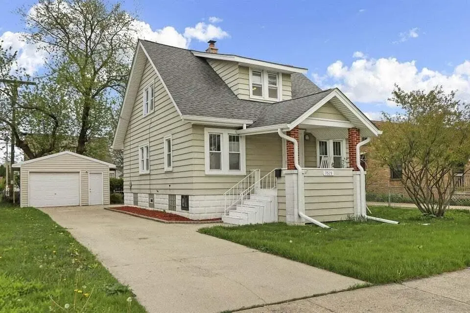 3 Bed 1 Bath Classic Historic Era Home in Kenosha, WI - 1