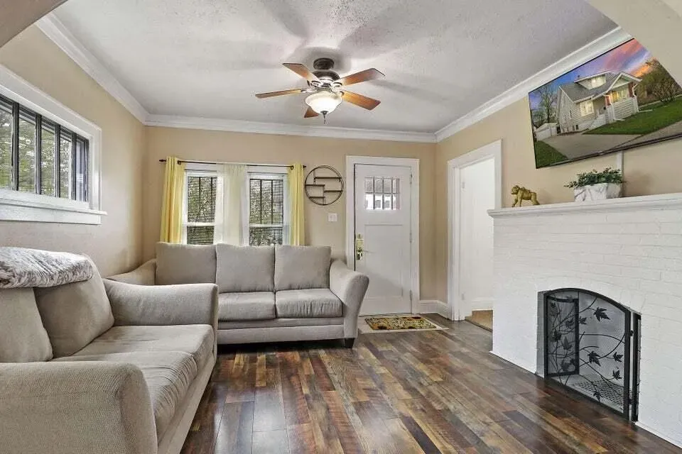 3 Bed 1 Bath Classic Historic Era Home in Kenosha, WI - 3