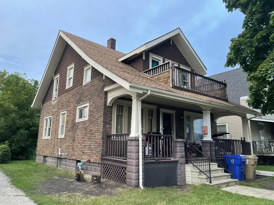 3 Bed 1 Bath Classic Historic Era Home in Kenosha, WI