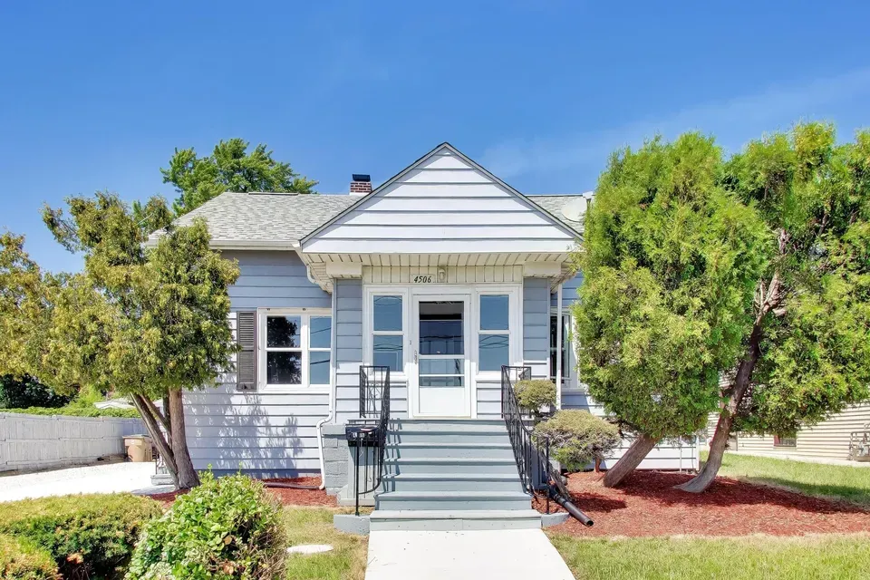 3 Bed 1 Bath Classic Historic Era Home in Kenosha, WI