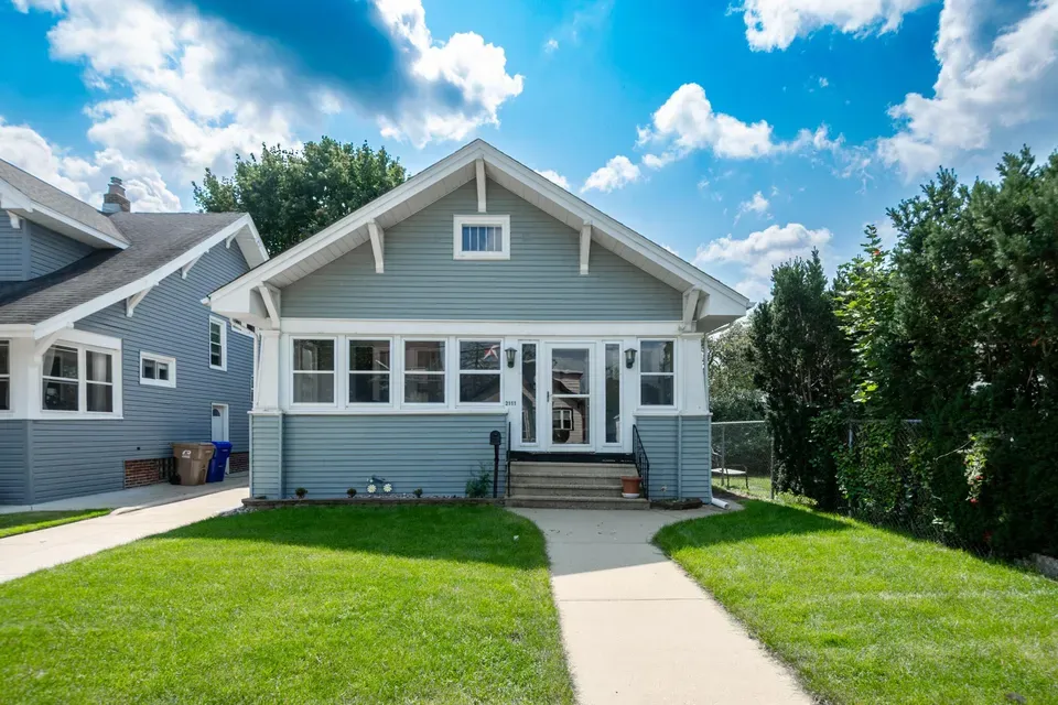 3 Bed 1 Bath Classic Historic Era Home in Kenosha, WI
