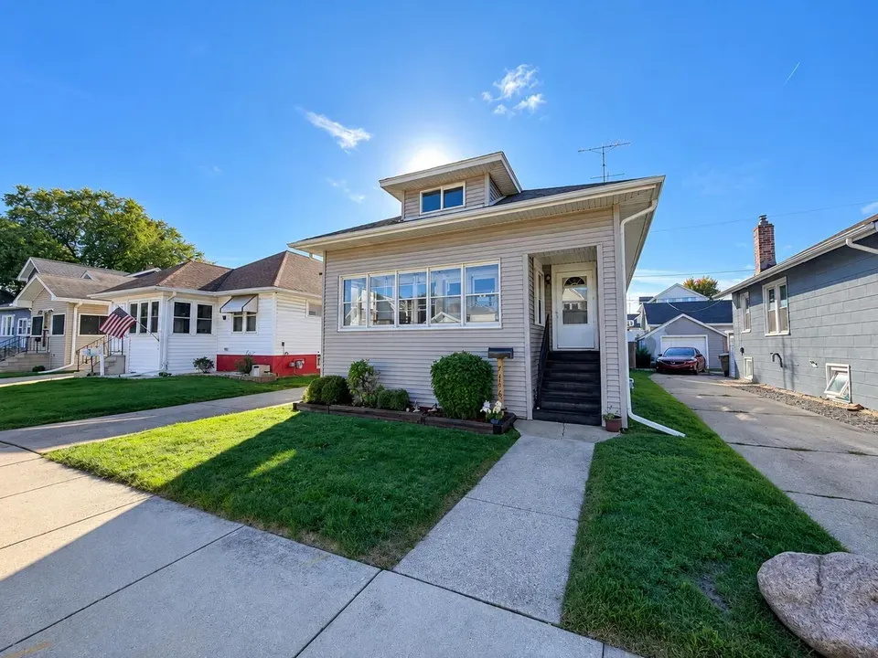 3 Bed 1 Bath Classic Historic Era Home in Kenosha, WI - 1