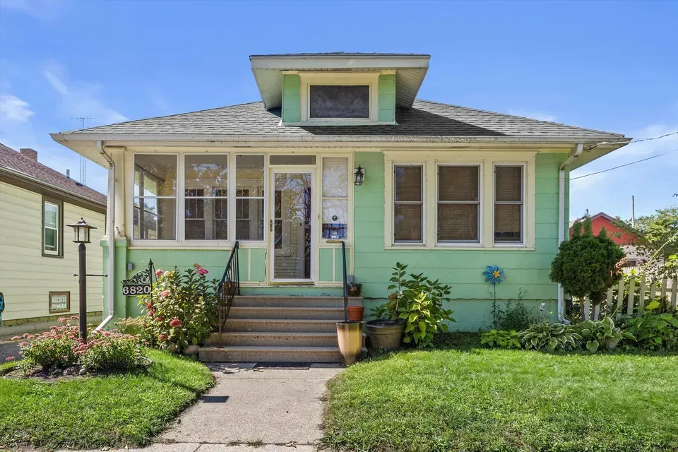 3 Bed 1 Bath Classic Historic Era Home in Kenosha, WI
