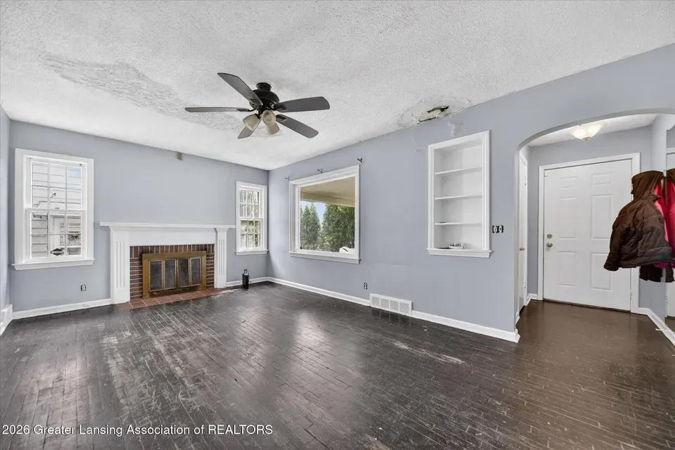 3 Bed 1 Bath Classic Historic Era Home in Lansing, MI - 3