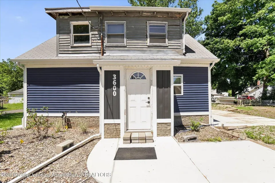 3 Bed 1 Bath Classic Historic Era Home in Lansing, MI - 2