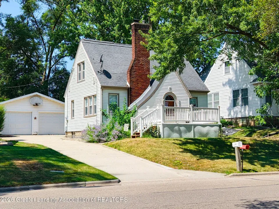 3 Bed 1 Bath Classic Historic Era Home in Lansing, MI - 1