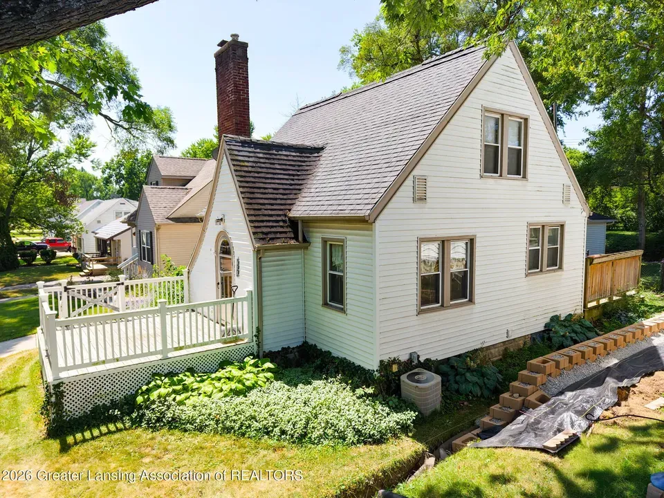 3 Bed 1 Bath Classic Historic Era Home in Lansing, MI - 4