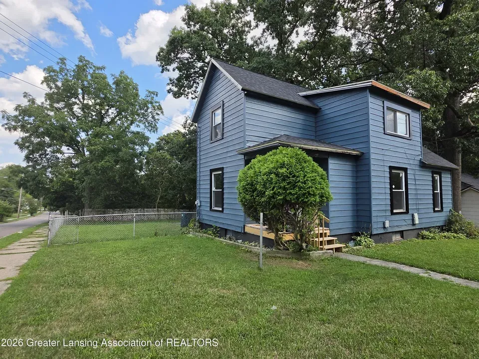 3 Bed 1 Bath Classic Historic Era Home in Lansing, MI