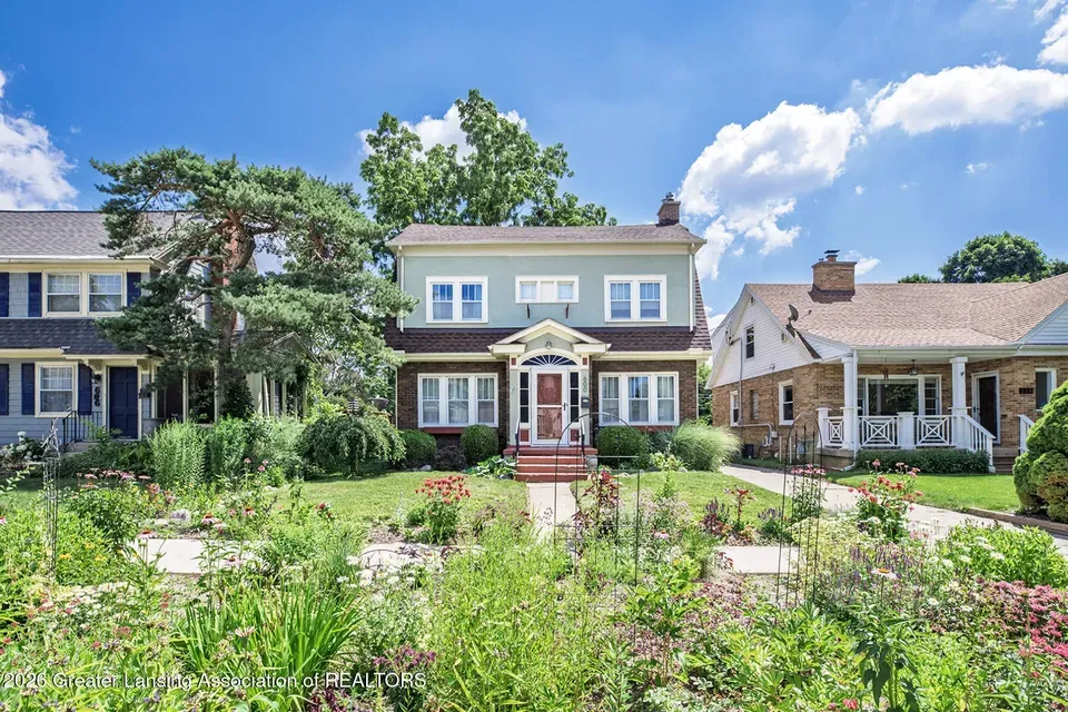3 Bed 1 Bath Classic Historic Era Home in Lansing, MI