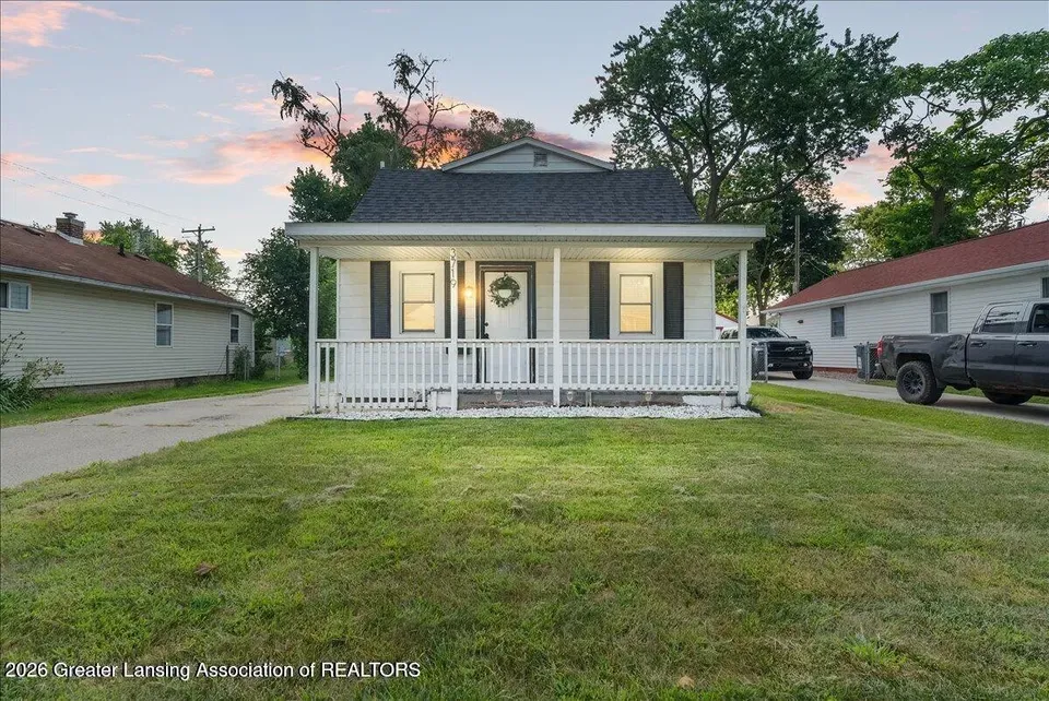 3 Bed 1 Bath Classic Historic Era Home in Lansing, MI - 1