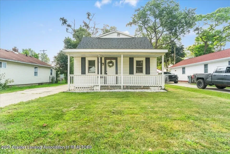 3 Bed 1 Bath Classic Historic Era Home in Lansing, MI - 2