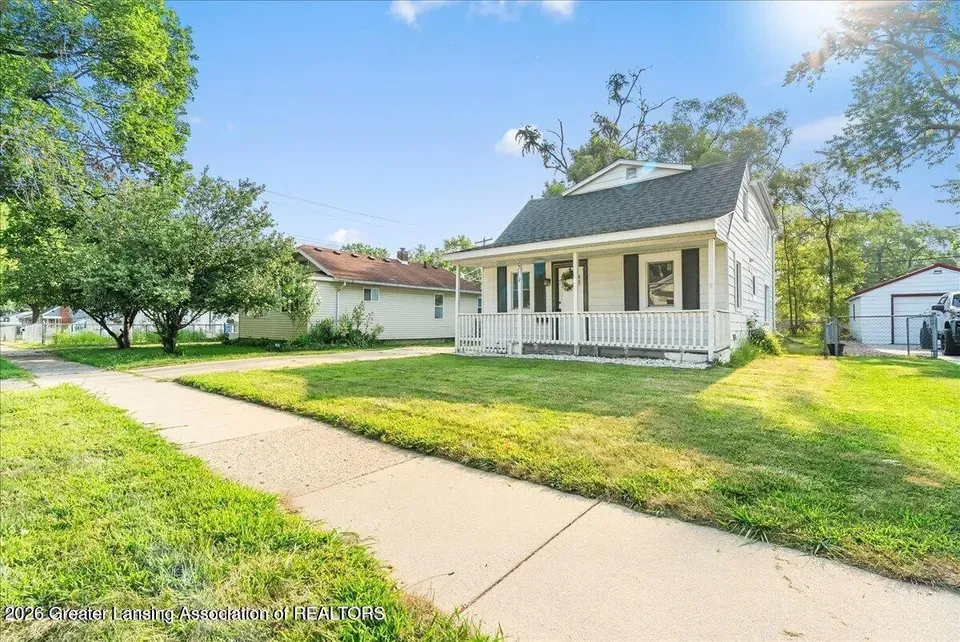 3 Bed 1 Bath Classic Historic Era Home in Lansing, MI - 4