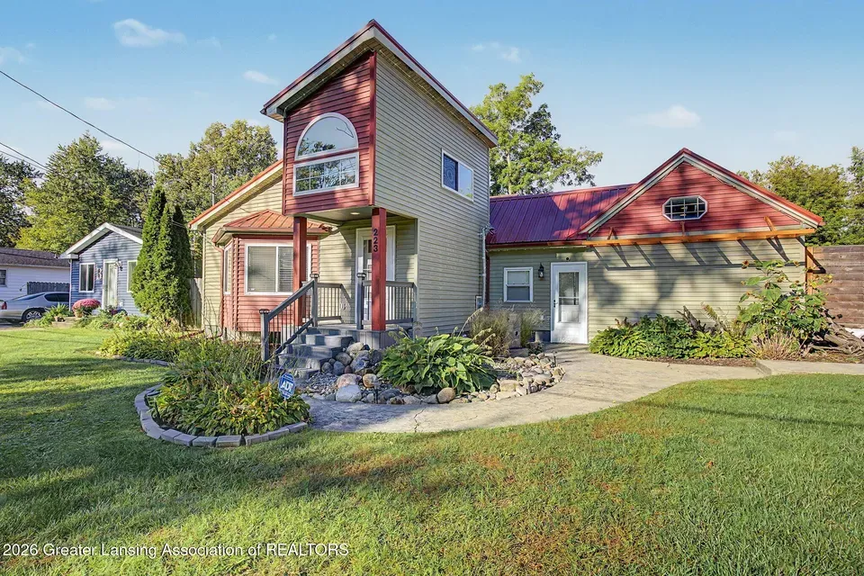 3 Bed 1 Bath Classic Historic Era Home in Lansing, MI - 2